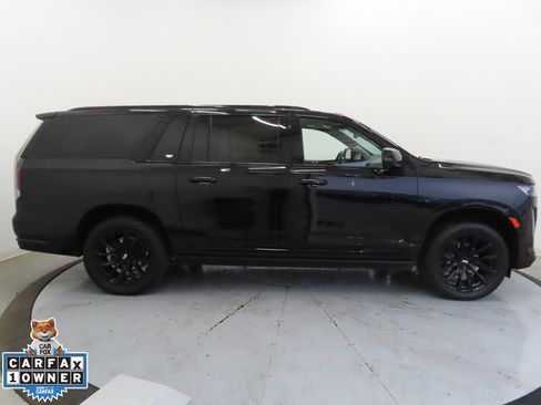 Used 2024 Cadillac Escalade ESV Sport Platinum w/ LPO, ONYX Package image 2