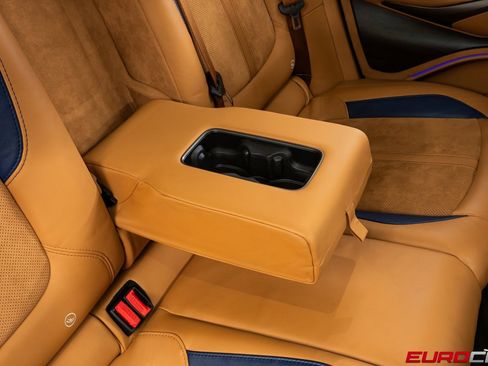 Used 2022 Aston Martin DBX image 38