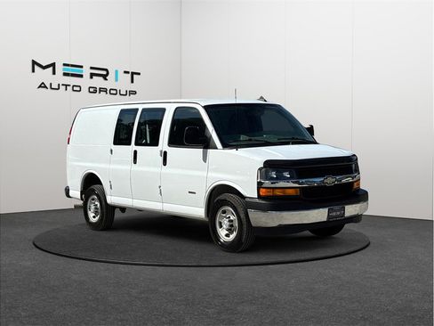 Used 2017 Chevrolet Express 2500 RWD image 1