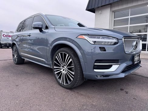 Used 2022 Volvo XC90 T6 Inscription w/ Lounge Package image 2