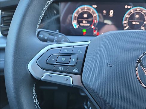 New 2026 Volkswagen Tiguan SE image 16