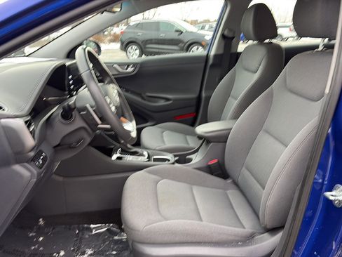 Used 2022 Hyundai Ioniq SE image 15
