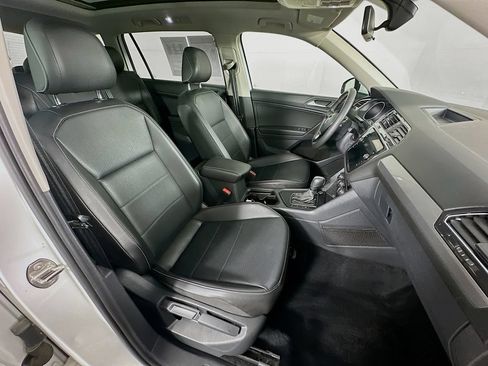 Used 2021 Volkswagen Tiguan SE w/ Panoramic Sunroof Package FWD image 37