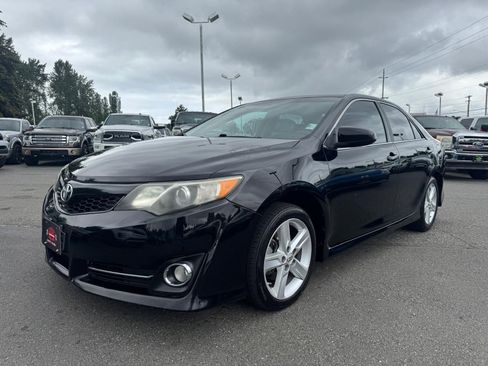 Used 2014 Toyota Camry SE FWD image 1