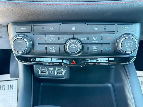 Used 2025 Dodge Durango GT image 32