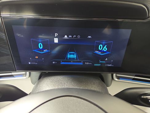 Used 2025 Hyundai Elantra Limited FWD image 17