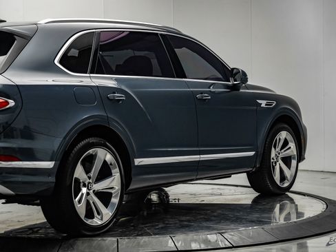 Used 2023 Bentley Bentayga Extended Wheelbase AWD/4WD image 18