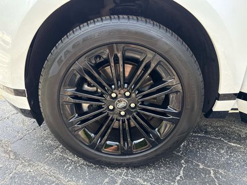 Certified 2024 Land Rover Range Rover Evoque Dynamic SE image 30