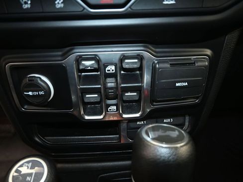 Used 2022 Jeep Wrangler Unlimited Sahara w/ Dual Top Group image 23