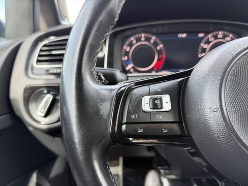 Used 2018 Volkswagen Golf R image 20