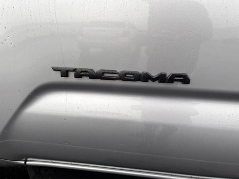 Used 2020 Toyota Tacoma TRD Off-Road image 12