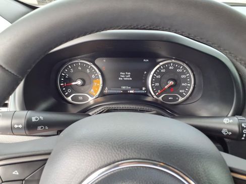 Used 2022 Jeep Renegade Latitude AWD/4WD image 22