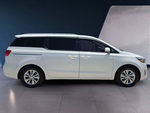 Used 2016 Kia Sedona LX w/ LX Convenience Package FWD image 6