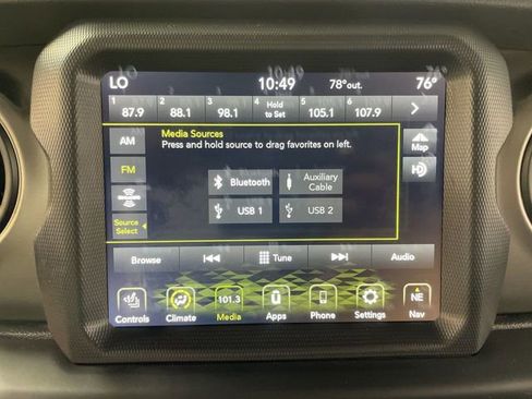 Used 2021 Jeep Gladiator Willys image 16