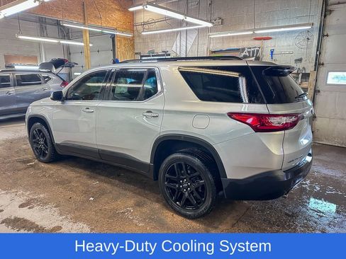 Used 2021 Chevrolet Traverse LT w/ LPO, Black Accent Package image 5