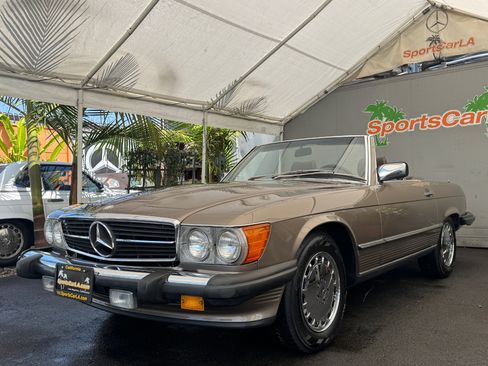 Used 1987 Mercedes-Benz 560 SL image 2
