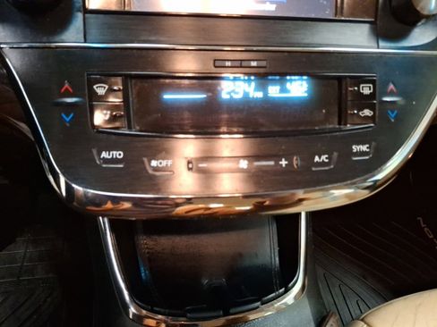 Used 2015 Toyota Avalon XLE image 25