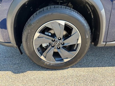 Used 2025 Nissan Rogue SV FWD image 33