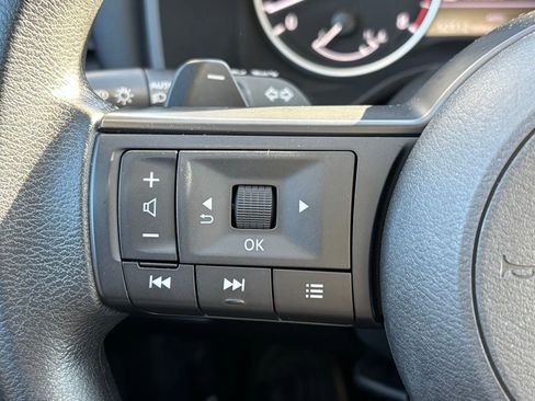 Used 2024 Nissan Rogue S image 23