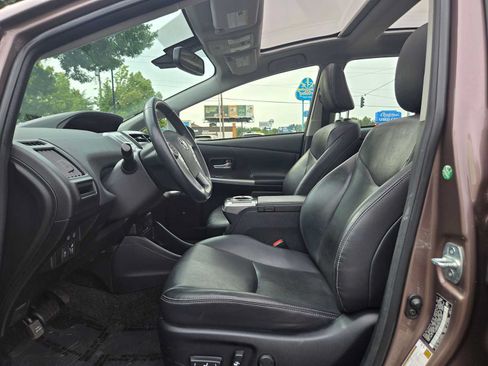 Used 2017 Toyota Prius V Five w/ Advanced Technology Package FWD image 21
