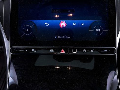 Used 2024 Mercedes-Benz GLC 300 w/ AMG Line image 27