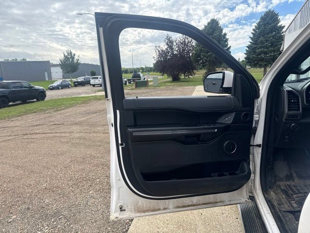 Used 2019 Ford Expedition Max XLT w/ Equipment Group 202A AWD/4WD image 21