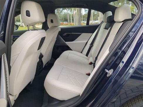 New 2026 BMW i5 eDrive40 w/ Premium Package image 14