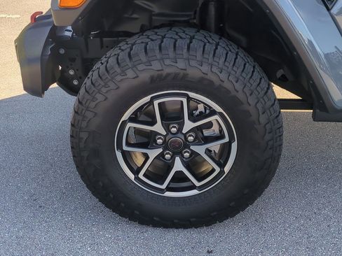 Used 2025 Jeep Gladiator Rubicon w/ Safety Group image 12