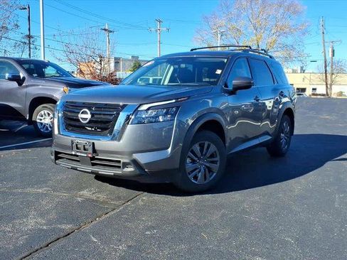 Certified 2025 Nissan Pathfinder SV image 1