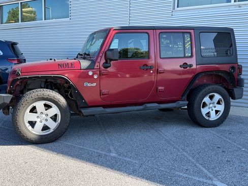 Used 2011 Jeep Wrangler Unlimited Sahara w/ Connectivity Group AWD/4WD image 2