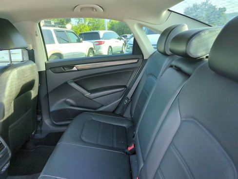 Used 2020 Volkswagen Passat 2.0T R-Line FWD image 7