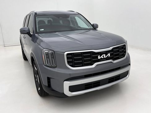 Used 2025 Kia Telluride S AWD/4WD image 3