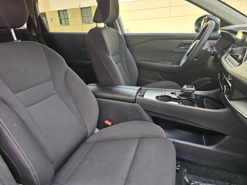 Used 2024 Nissan Rogue S FWD image 16