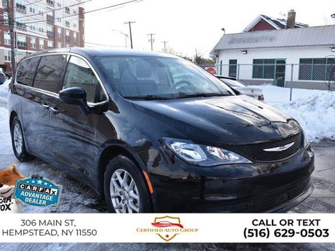 Used 2024 Chrysler Voyager LX image 4