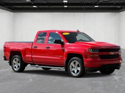Used 2018 Chevrolet Silverado 1500 Custom w/ Custom Convenience Package AWD/4WD image 3