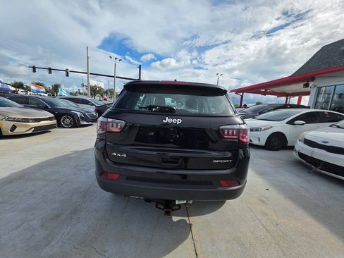 Used 2018 Jeep Compass Sport w/ Tech Group AWD/4WD image 8