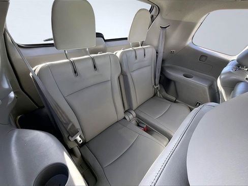 Used 2013 Toyota Highlander Plus image 29
