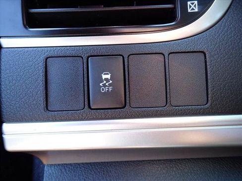Used 2012 Toyota Camry SE FWD image 14