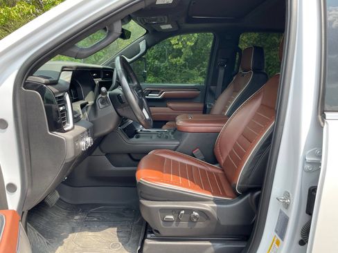 Used 2025 GMC Sierra 3500 Denali Ultimate AWD/4WD image 17