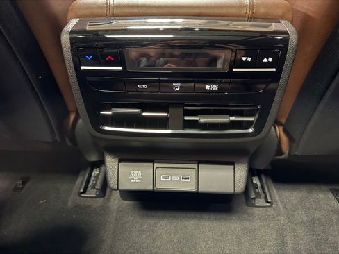Used 2024 Acura MDX SH-AWD w/ Technology Package image 20