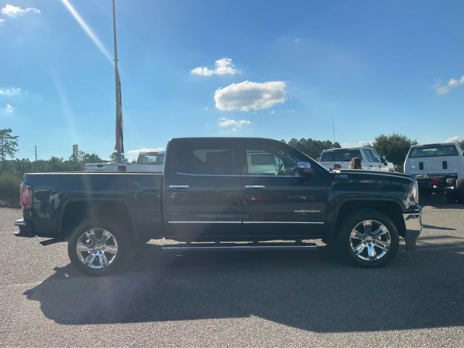 Used 2018 GMC Sierra 1500 SLT AWD/4WD image 4