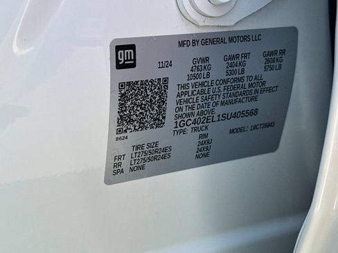 Used 2025 Chevrolet Silverado EV RST AWD/4WD image 40