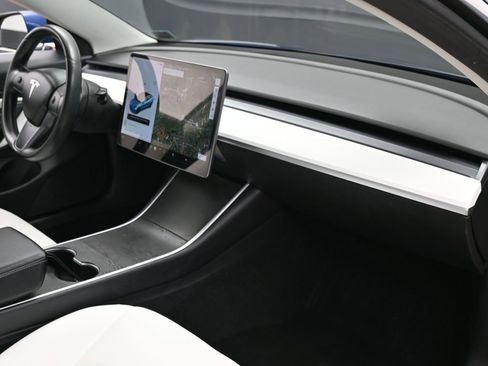 Used 2019 Tesla Model 3 Standard Range Plus image 38