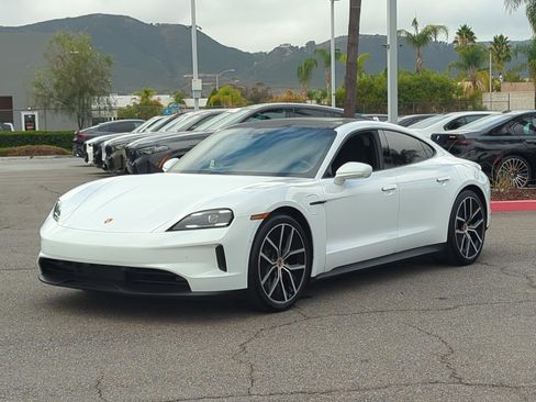 Used 2025 Porsche Taycan image 5