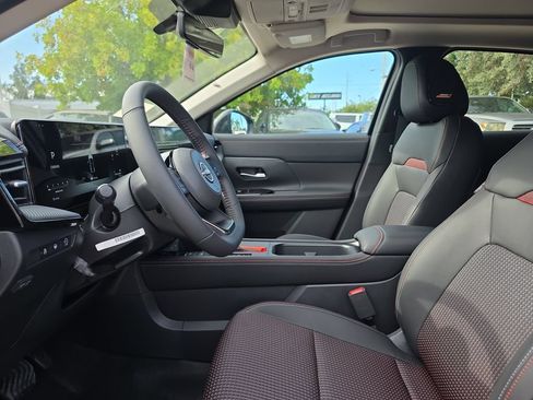 New 2026 Nissan Kicks SR w/ SR Premium Package FWD image 24
