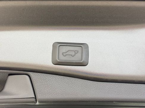 Used 2019 Toyota RAV4 XLE Premium FWD image 31
