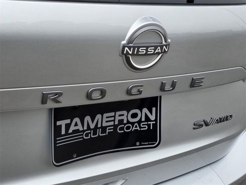 Used 2024 Nissan Rogue SV image 31