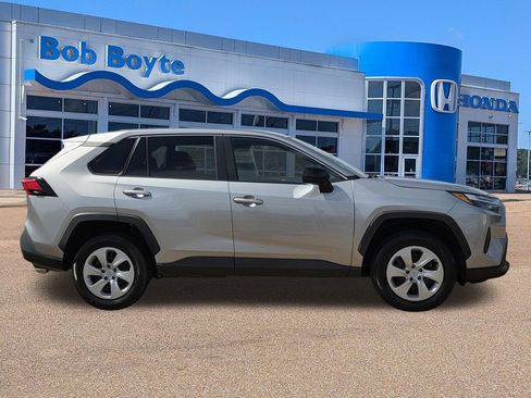 Used 2023 Toyota RAV4 LE FWD image 4