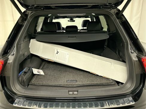 Certified 2024 Volkswagen Tiguan SEL R-Line image 4