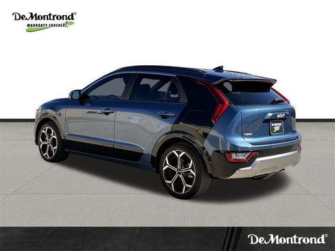 Used 2023 Kia Niro SX Touring image 7